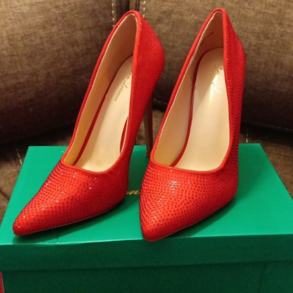 Lauren Lorine Elegant Red High Heels Size 8.5 With a 3 Inch Heel